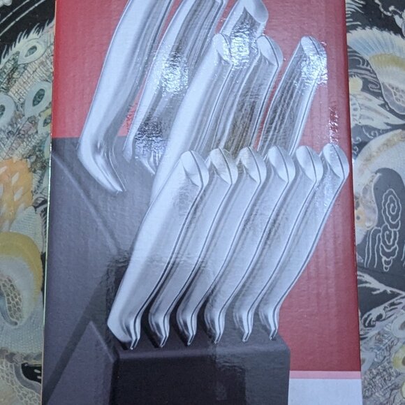 Hampton Forge cutlery sets - 2 sets and bread knife. Never used, new in boxes. - Picture 4 of 11